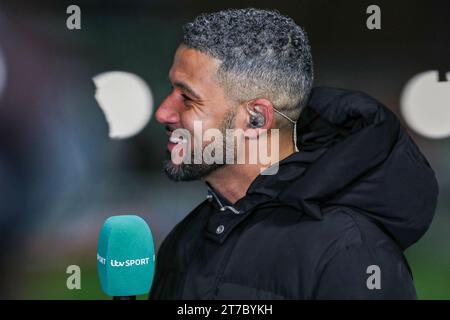 Horsham, Royaume-Uni. 14 novembre 2023. Jobi McAnuff ITV présentateur lors du match replay du 1e tour de Horsham FC contre Barnsley FC Emirates FA Cup au Camping World Community Stadium, Horsham, Angleterre, Royaume-Uni le 14 novembre 2023 crédit : Every second Media/Alamy Live News Banque D'Images