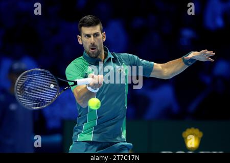 Turin, Italie. 14 novembre 2023. Novak Djokovic rencontre un retour lors du match de la phase de groupes entre Novak Djokovic, de Serbie, et Jannik Sinner, d’Italie, au tournoi de tennis ATP finals à Turin, en Italie, le 14 novembre 2023. Crédit : Alberto Lingria/Xinhua/Alamy Live News Banque D'Images