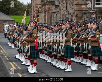 Des soldats du 2e bataillon Royal Regiment of Scotland défilent devant la caserne, Berwick upon Tweed, Northumberland, Angleterre, Royaume-Uni Banque D'Images