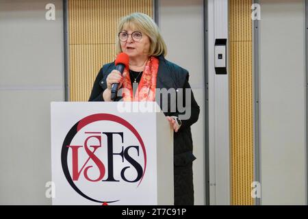 Prague, République tchèque. 14 novembre 2023. Bohuslava Senkyrova, recteur de l’Université des finances et de l’administration (VSFS), prend la parole lors d’une célébration marquant le cinquième anniversaire de l’Institut Confucius de la VSFS à Prague, en République tchèque, le 14 novembre 2023. Une célébration a eu lieu ici mardi pour marquer le cinquième anniversaire de l'Institut Confucius de la VSFS à Prague. Crédit : Deng Yaomin/Xinhua/Alamy Live News Banque D'Images