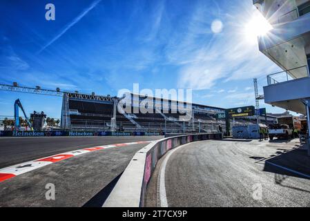 Las Vegas, États-Unis. 14 novembre 2023. Atmosphère du circuit - sortie de la voie des stands. 14.11.2023. Formula 1 World Championship, Rd 22, Las Vegas Grand Prix, Las Vegas, Nevada, USA, jour de préparation. Le crédit photo doit se lire : XPB/Press Association Images. Crédit : XPB Images Ltd/Alamy Live News Banque D'Images