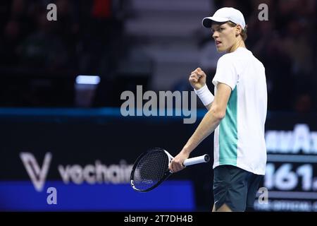 Torino, Italie. 14 novembre 2023. Jannik Sinner d'Italie célèbre lors du match en simple entre Novak Djokovic de Serbie et Jannik Sinner d'Italie le troisième jour de la finale du Nitto ATP World Tour à Pala Alpitour le 14 novembre 2023 à Turin, Italie crédit : Marco Canoniero/Alamy Live News Banque D'Images