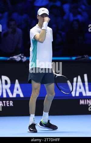 Torino, Italie. 14 novembre 2023. Jannik Sinner d'Italie célèbre lors du match en simple entre Novak Djokovic de Serbie et Jannik Sinner d'Italie le troisième jour de la finale du Nitto ATP World Tour à Pala Alpitour le 14 novembre 2023 à Turin, Italie crédit : Marco Canoniero/Alamy Live News Banque D'Images