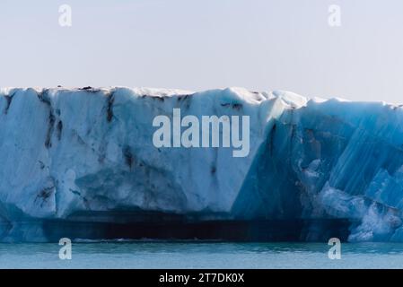 Jökulsárlón lagune glaciaire, growlers et mèches bergy. Beauté en Islande. Banque D'Images