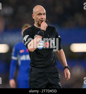 Londres, Royaume-Uni. 12 novembre 2023 - Chelsea - Manchester City - Premier League - Stamford Bridge. Arbitre Anthony Taylor lors du match de Premier League à Stamford Bridge. Crédit photo : Mark pain / Alamy Live News Banque D'Images