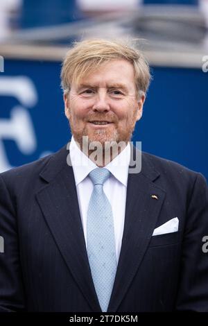 Besuch von König Willem-Alexander der Niederlande in NRW König Willem-Alexander - am 14. Novembre 2023 besucht seine Majestät König Willem-Alexander der Niederlande auf Einladung von Ministerpräsident Hendrik Wüst CDU das Land Nordrhein-Westfalen. Teil des Besuchs war eine Besichtigung im Hafen von Duisburg. Duisbourg Duisport NRW Deutschland *** visite du roi Willem Alexander des pays-Bas à la NRW le roi Willem Alexander le 14 novembre 2023, sa Majesté le roi Willem Alexander des pays-Bas a visité l'État de Rhénanie-du-Nord-Westphalie à l'invitation du Premier ministre Hendrik Wüst CDU P. Banque D'Images