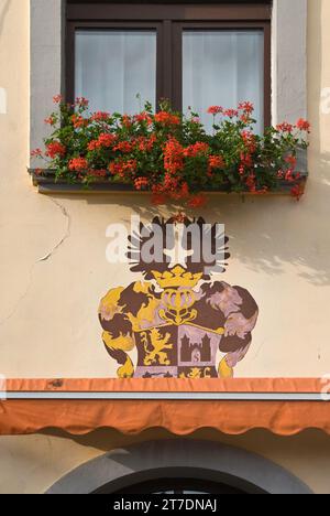 Armoiries à la maison bourgeoise à Rynek (place du marché) à Żagań, Lubuskie Voivodeship, Pologne Banque D'Images