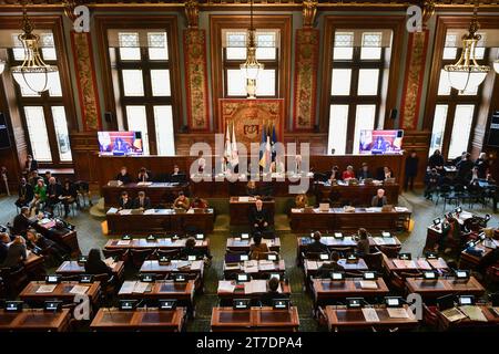 Paris, France. 15 novembre 2023. Les conseillers de Paris assistent au Conseil de Paris à l'Hôtel de ville de Paris le 15 novembre 2023. Photo de Firas Abdullah/ABACAPRESS.COM crédit : Abaca Press/Alamy Live News Banque D'Images