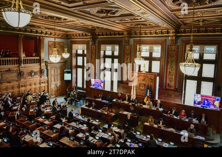 Paris, France. 15 novembre 2023. Les conseillers de Paris assistent au Conseil de Paris à l'Hôtel de ville de Paris le 15 novembre 2023. Photo de Firas Abdullah/ABACAPRESS.COM crédit : Abaca Press/Alamy Live News Banque D'Images