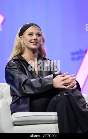 Lisbonne, Portugal. 14 novembre 2023. Loren Gray, personnalité des médias sociaux et auteur-compositeur, s’adresse au public lors de la première journée du Web Summit 2023 à Lisbonne. Crédit : SOPA Images Limited/Alamy Live News Banque D'Images