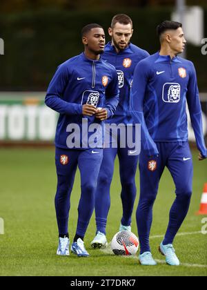 ZEIST - Jorrel Hato lors d'une session d'entraînement de l'équipe nationale néerlandaise au campus KNVB le 15 novembre 2023 à Zeist, aux pays-Bas. L'équipe nationale néerlandaise se prépare pour le match de qualification du Championnat d'Europe contre l'Irlande. ANP MAURICE VAN STEEN Banque D'Images