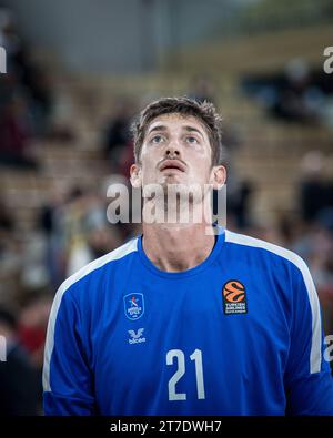 Monaco, Monaco. 14 novembre 2023. Le joueur #21 Tibor Pleiss de Efes Anadolu Istanbul est vu lors de la Turkish Airlines Euroleague Basketball Round 8 entre L'AS Monaco et Efes Anadolu Istanbul (Efes Anadolu Istanbul a gagné 89-82) à Monaco le 14 novembre 2023. Photo de Laurent Coust/ABACAPRESS.COM crédit : Abaca Press/Alamy Live News Banque D'Images