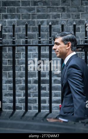 Londres, Royaume-Uni. 15 novembre 2023. Le Premier ministre Rishi Sunak quitte Downing Street pour ce qui a été décrit comme une "make or break" questions des premiers ministres. Crédit : Phil Robinson/Alamy Live News Banque D'Images