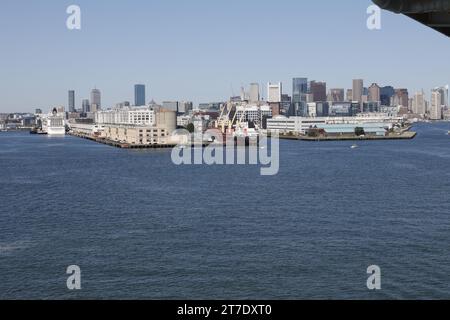 Conteneurs maritimes, grues et port, Boston, États-Unis Banque D'Images