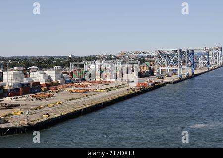 Conteneurs maritimes, grues et port, Boston, États-Unis Banque D'Images