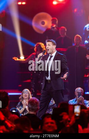 09 novembre 2023, Bade-Württemberg, Offenburg : Mark Keller est sur scène lors de l'enregistrement de 'Die große Silvester Show'. L’émission Eurovision sera diffusée le dimanche 31 décembre 2023 à partir de 8,15h sur Ersten, ORF2 et SRF1. Photo : Philipp von Ditfurth/dpa Banque D'Images