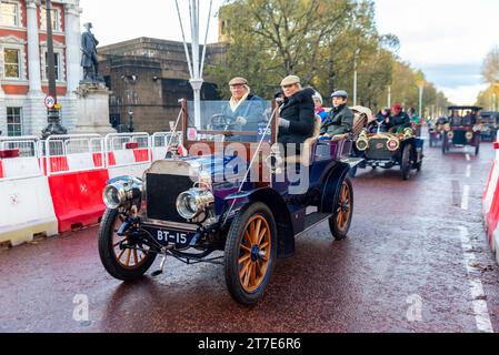 1904 Argyll voiture vintage participant à la course de voitures vétérans de Londres à Brighton, événement automobile vintage passant par Westminster, Londres, Royaume-Uni Banque D'Images