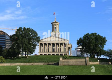 Nashville, Tennessee, États-Unis. Vue sur le Capitole de l'État du Tennessee depuis le parc d'État du Bicentennial Capitol Mall. Banque D'Images