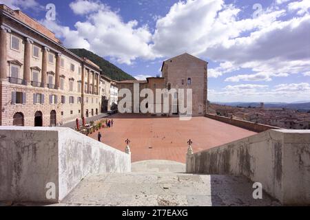 Europe. Italie. Ombrie. Province de Pérouse. Gubbio. Palazzo Del Podestà et Piazza Grande Banque D'Images