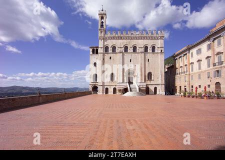 Europe. Italie. Ombrie. Province de Pérouse. Gubbio. Palazzo Dei Consoli et Piazza Grande Banque D'Images