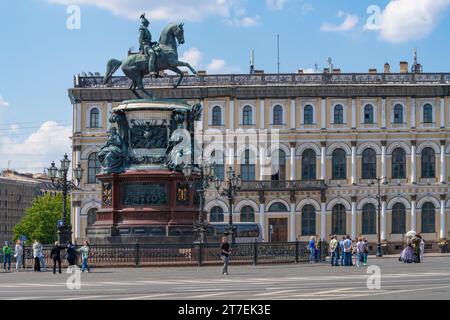 SAINT-PÉTERSBOURG, RUSSIE - 27 JUIN 2023 : jour ensoleillé de juin au monument à l'empereur russe Nicolas Ier Banque D'Images