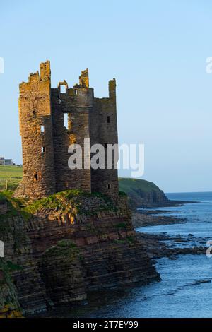 Lumière de l'après-midi sur le château de Keiss, mer du Nord, Écosse Banque D'Images