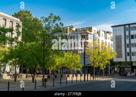 Kurt-Hackenberg-Platz est une place située dans le centre de Cologne, entre le Musée Romano-germanique, la salle de concert Philharmonie, et M. Banque D'Images