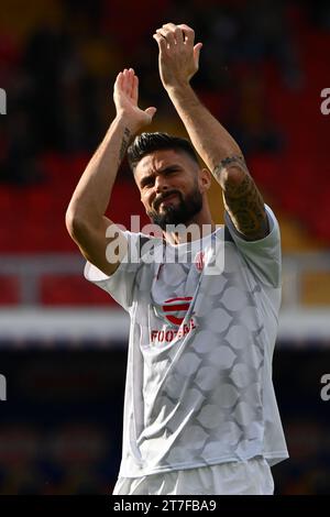 Olivier Giroud de l'AC Milan fait des gestes lors du match Serie A TIM entre l'US Lecce et l'AC Milan au Stadio Ettore Giardiniero - via del Mare, Lecce, ITA Banque D'Images