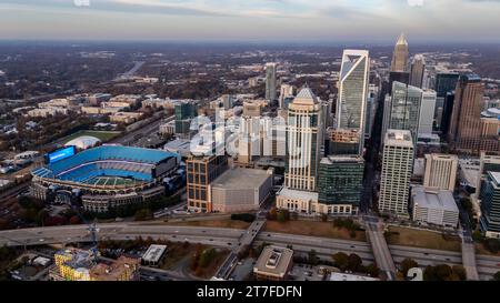 Charlotte, Caroline du Nord, États-Unis. 13 novembre 2023. Vue aérienne du Bank of America Stadium, stade de la National football League Carolina Panthers et du MLS Charlotte FC. (Image de crédit : © Walter G Arce SR Grindstone Medi/ASP) USAGE ÉDITORIAL SEULEMENT! Non destiné à UN USAGE commercial ! Banque D'Images