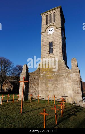 Helmsdale, Sutherland, Écosse. 15 novembre 2023. Le Mémorial de la guerre à Helmsdale, une ville côtière sur la côte est de Sutherland, en Écosse. Banque D'Images