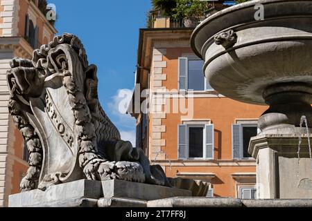 Fontaine de Piazza di Santa Maria in Trastevere. Le quartier Trastevere est le cœur historique de Rome, Italie, Europe, Union européenne, UE Banque D'Images