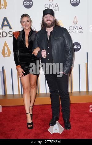 08 novembre 2023 - Nashville, Tennessee - Ian Munsick, Caroline Munsick. 57e cérémonie annuelle des CMA Awards, la plus grande soirée de musique country, tenue au Music City Center. (Image de crédit : © AdMedia via ZUMA Press Wire) USAGE ÉDITORIAL SEULEMENT! Non destiné à UN USAGE commercial ! Banque D'Images