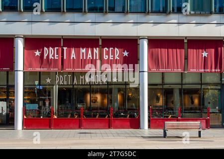 Vue extérieure d'un restaurant PRET A manger. PRET A manger, également appelé PRET, est une entreprise britannique de restauration rapide spécialisée dans les sandwichs et les salades Banque D'Images