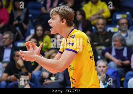 Modène, Italie. 15 novembre 2023. Riccardo Gollini à Palapanini pendant le match Superlega volley Valsa Group Valsa Group Modena entre Pallavolo Padova crédit : Agence photo indépendante / Alamy Live News Banque D'Images