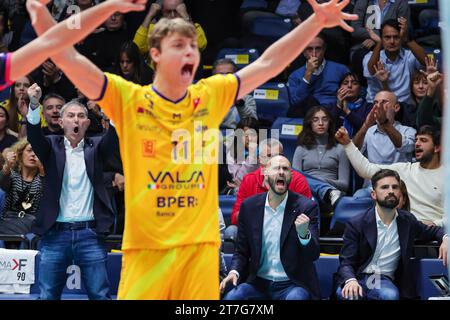 Modène, Italie. 15 novembre 2023. Riccardo Gollini à Palapanini pendant le match Superlega volley Valsa Group Valsa Group Modena entre Pallavolo Padova crédit : Agence photo indépendante / Alamy Live News Banque D'Images