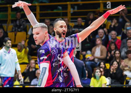 Modène, Italie. 15 novembre 2023. Osmany Juantorena à Palapanini pendant le match Superlega volley Valsa Group Valsa Group Modena entre Pallavolo Padova crédit : Agence photo indépendante / Alamy Live News Banque D'Images