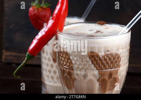 boisson chocolatée au lait de coco de type drick naturel trpique Banque D'Images