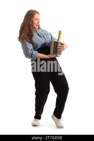 Femme barman avec champagne sur fond blanc Banque D'Images