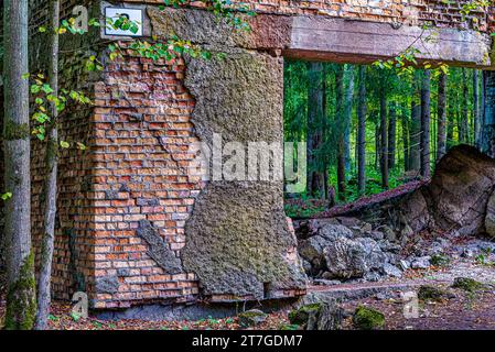 Wolf's Lair est une ville de bunkers entourée de forêts, de lacs et de marécages. C'est le plus grand et le plus reconnaissable commandement sur le terrain d'Adolf Hitler. Banque D'Images