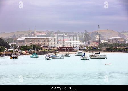 Oamaru a été construit entre les collines de calcaire et courte étendue de terre plate à la mer. Cette roche calcaire est utilisée pour le constructi Banque D'Images