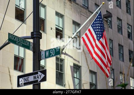L'angle de Rockefeller Plaza et West 50th Street Banque D'Images