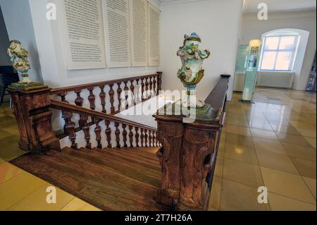 Escalier dans le musée du monastère, Abbaye Impériale d'Ochsenhausen, monastère bénédictin de 1090 à 1803, Bavière, Allemagne Banque D'Images