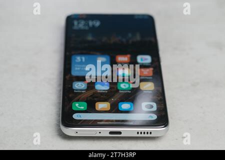 HCMC, VN - novembre 2023. Redmi K60 pour un usage éditorial Banque D'Images