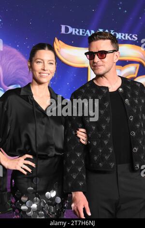 Los Angeles, Californie, USA 15 novembre 2023 l'actrice Jessica Biel et le chanteur Justin Timberlake assistent à la projection spéciale Universal Pictures trolls : Band Together au TCL Chinese Theatre le 15 novembre 2023 à Los Angeles, Californie, USA. Photo de Barry King/Alamy Live News Banque D'Images