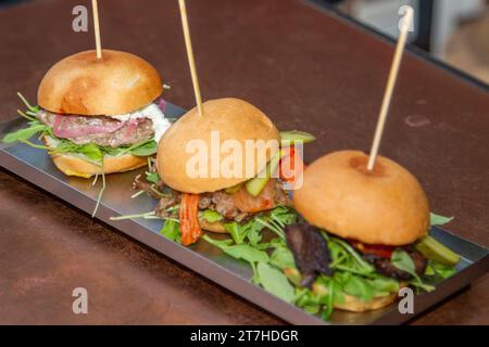 Trio de divers sliders de hamburger gourmet Banque D'Images