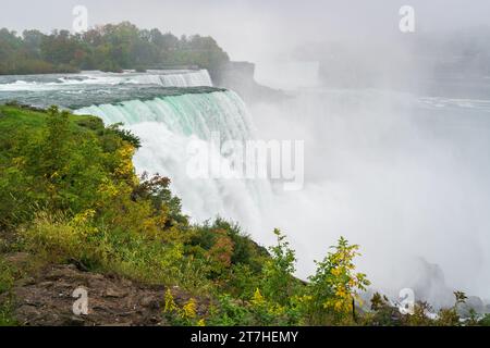 Le côté américain des chutes du Niagara, dans l'État de New York Banque D'Images