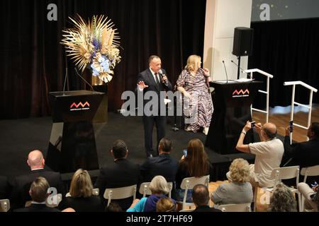 Sydney, Australie. 16 novembre 2023. Avant-première de l'exposition Ramsès & The Gold of the Pharaons au Musée australien, qui présente 182 objets inestimables, dont le sarcophage de Ramsès II - l'un des cercueils royaux les plus rares et les plus impressionnants de l'Égypte antique jamais découverts. Musée australien, Hintze Hall. 1 William Street, cnr College St, Sydney. Crédit : Richard Milnes/Alamy Live News Banque D'Images