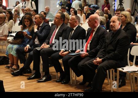 Sydney, Australie. 16 novembre 2023. Avant-première de l'exposition Ramsès & The Gold of the Pharaons au Musée australien, qui présente 182 objets inestimables, dont le sarcophage de Ramsès II - l'un des cercueils royaux les plus rares et les plus impressionnants de l'Égypte antique jamais découverts. Musée australien, Hintze Hall. 1 William Street, cnr College St, Sydney. Crédit : Richard Milnes/Alamy Live News Banque D'Images