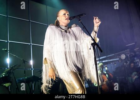 Oslo, Norvège. 15 octobre 2023. La chanteuse, compositrice et musicienne norvégienne Ane Brun donne un concert au Sentrum Scene à Oslo. (Crédit photo : Gonzales photo/Alamy Live News Banque D'Images