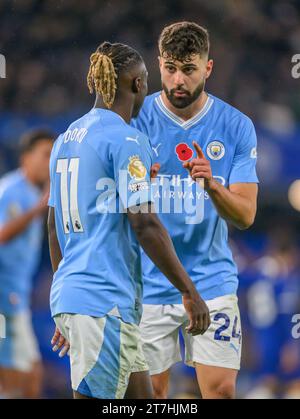 Londres, Royaume-Uni. 12 novembre 2023 - Chelsea - Manchester City - Premier League - Stamford Bridge. Josko Gvardiol et Jeremy Doku de Manchester City lors du match de Premier League contre Chelsea. Crédit photo : Mark pain / Alamy Live News Banque D'Images